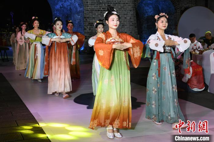 连线老虎机手机现金版